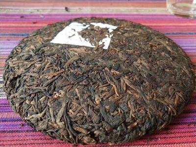 普洱茶餅的正確撬取、存放與適配茶具指南